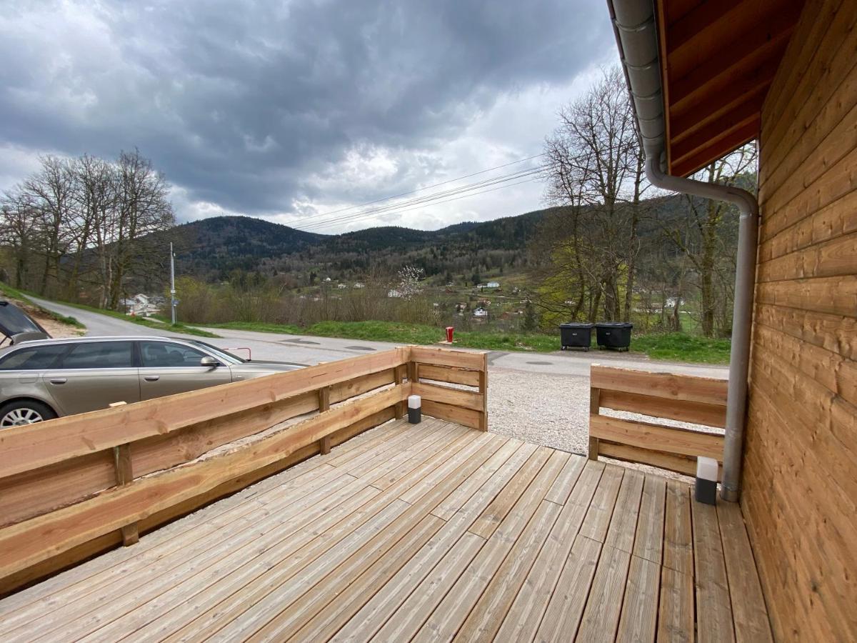 Les Des Capucines & Jacuzzi Privatif Chalet Rochesson